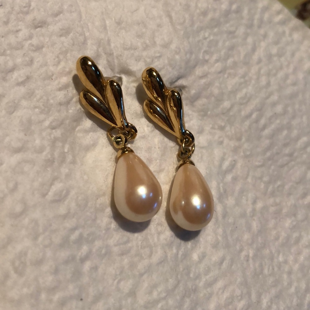 Vintage CROWN TRIFARI Faux Pearl Dangle Earrings